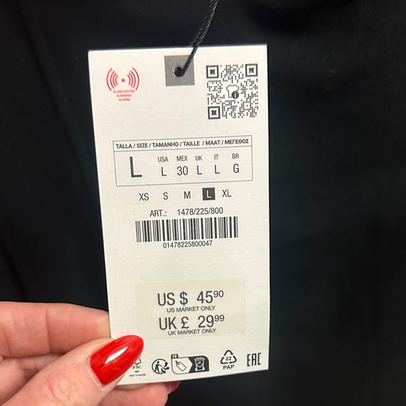 Zara Elegant Black Pleated Mini Skirt - Picture 2 of 3